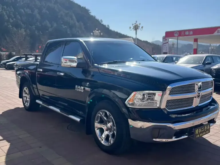 RAM Trucks 5.7 L Auto