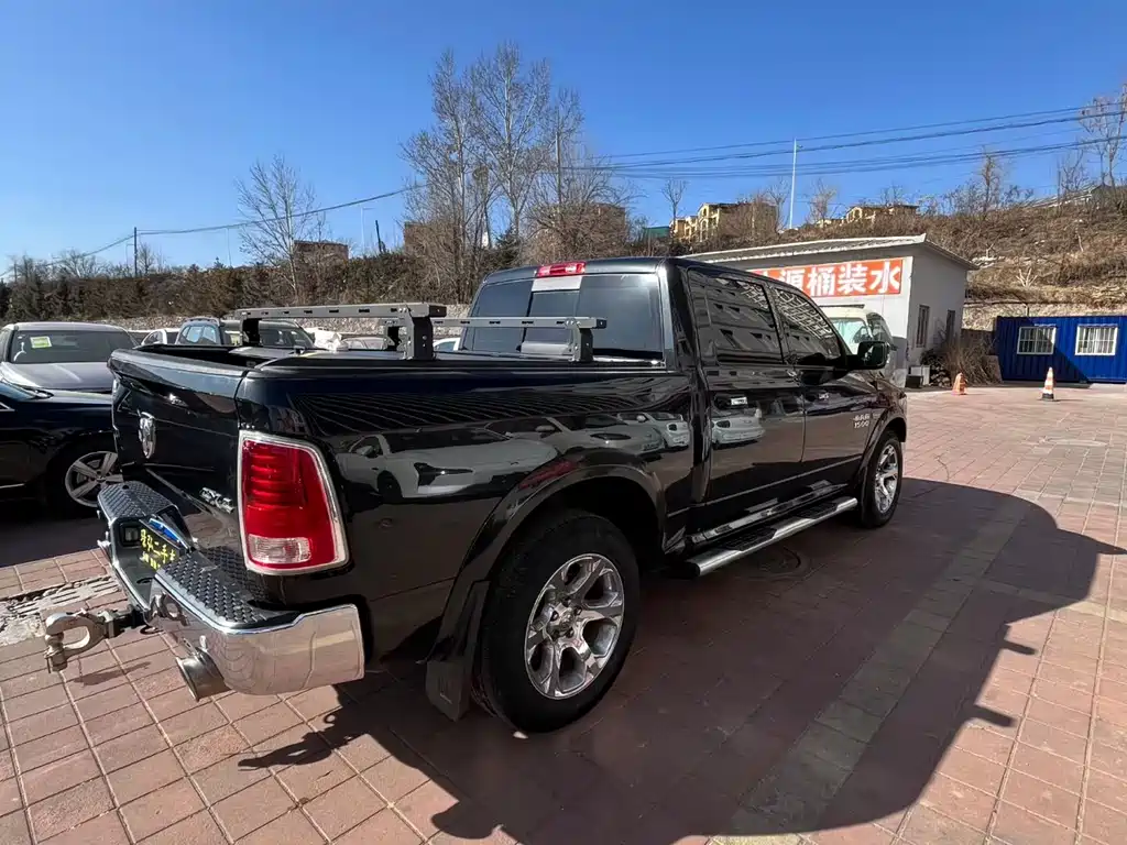 RAM Trucks 5.7 L Auto