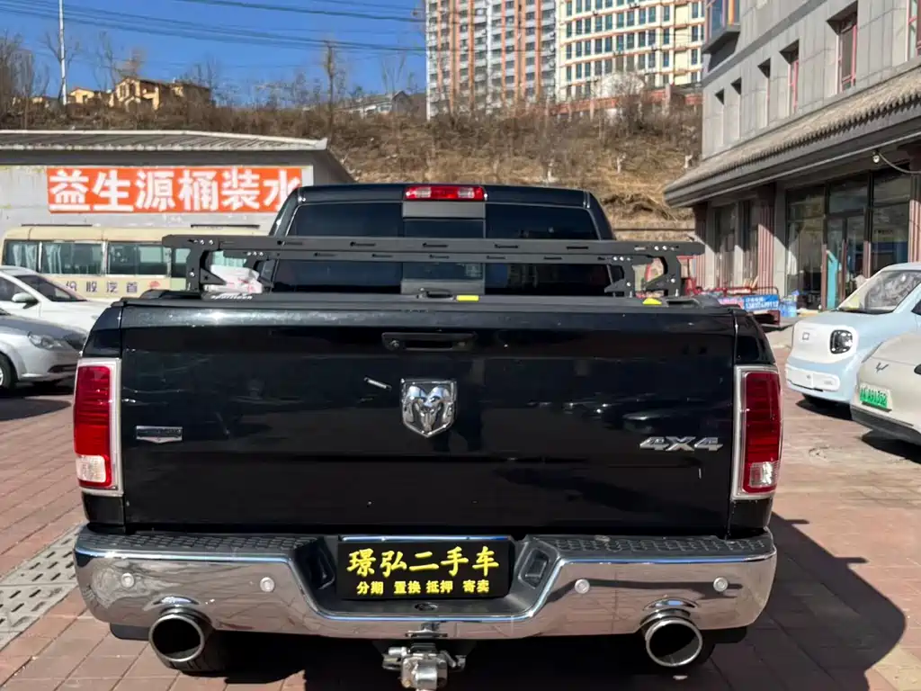 RAM Trucks 5.7 L Auto