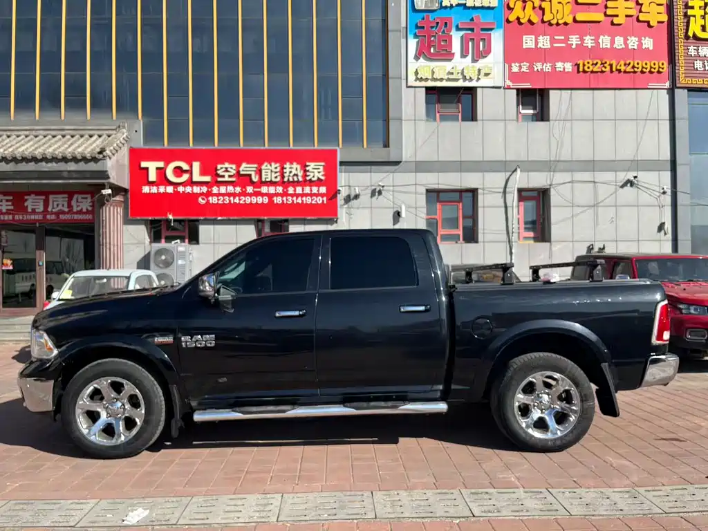 RAM Trucks 5.7 L Auto