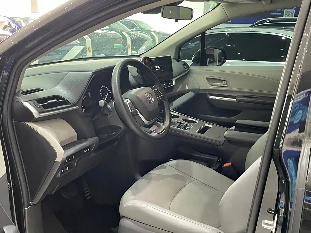 Granvia 2.5 L Hybrid Comfort