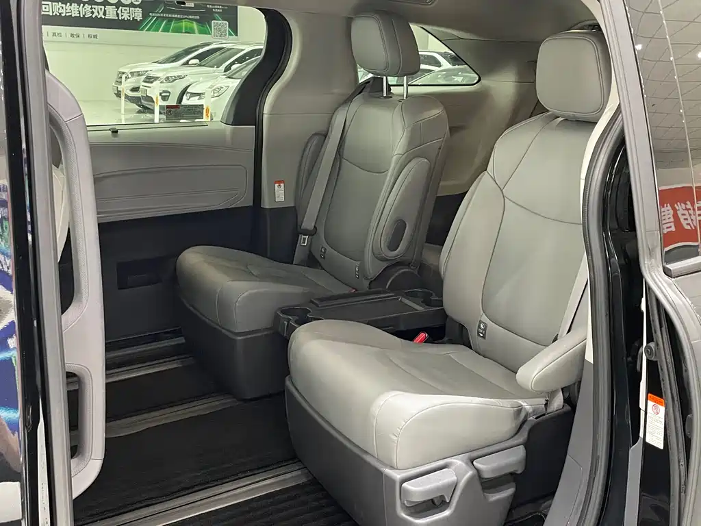 Granvia 2.5 L Hybrid Comfort