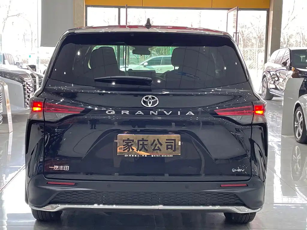Granvia 2.5 L Hybrid Comfort