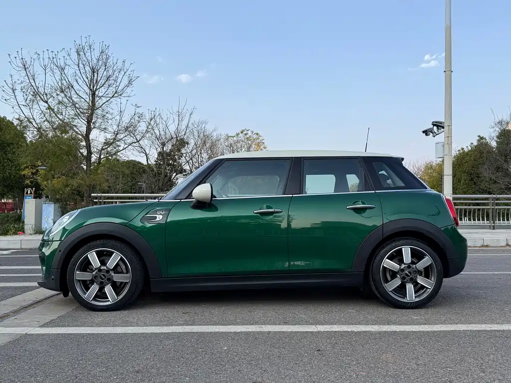 MINI MINI 2019款 1.5 T COOPER 60周年纪念版 五门版