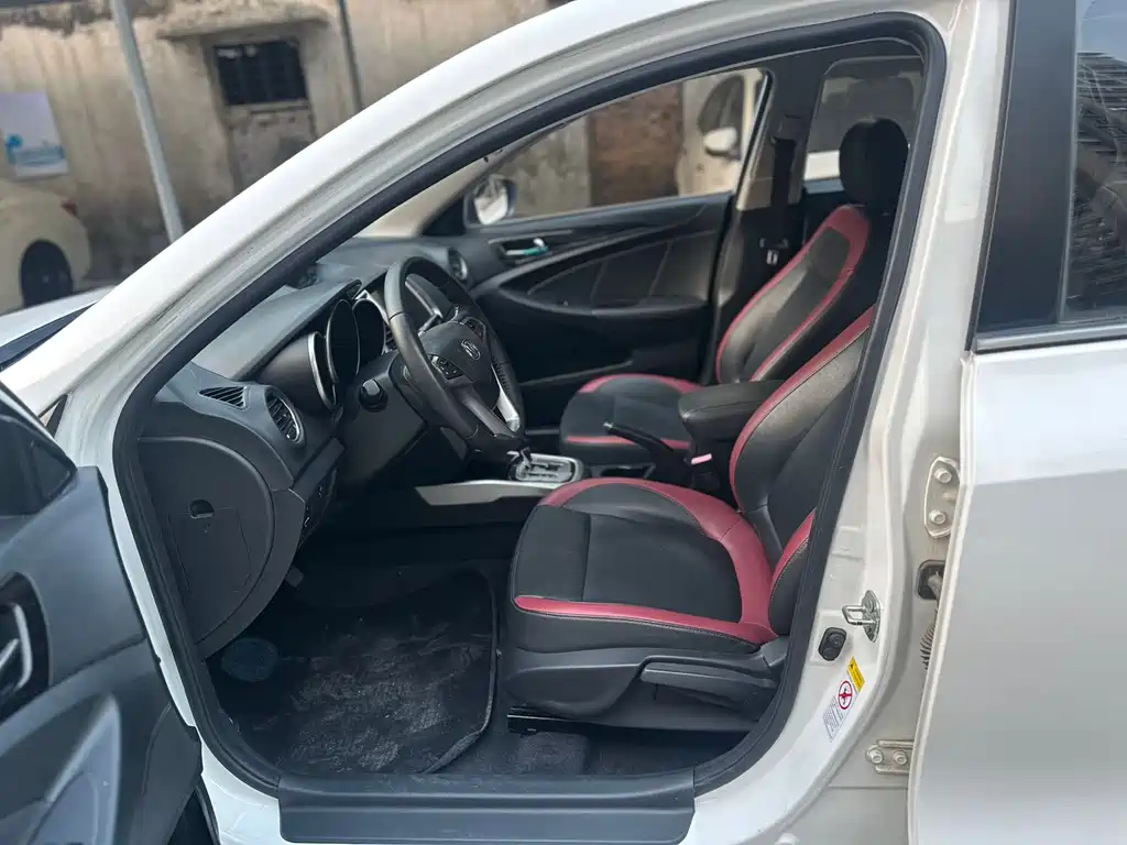 Eado XT 1.6 L Auto Handsome Cool CN-V