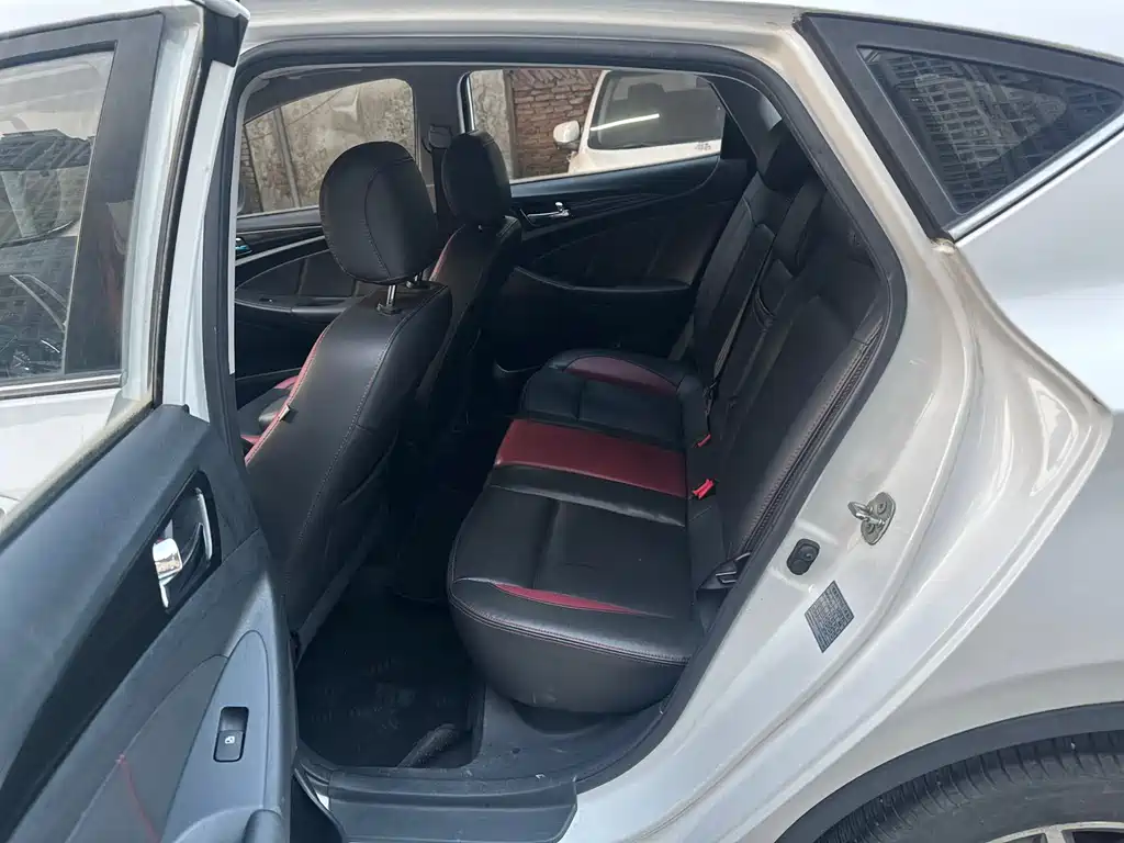 Eado XT 1.6 L Auto Handsome Cool CN-V