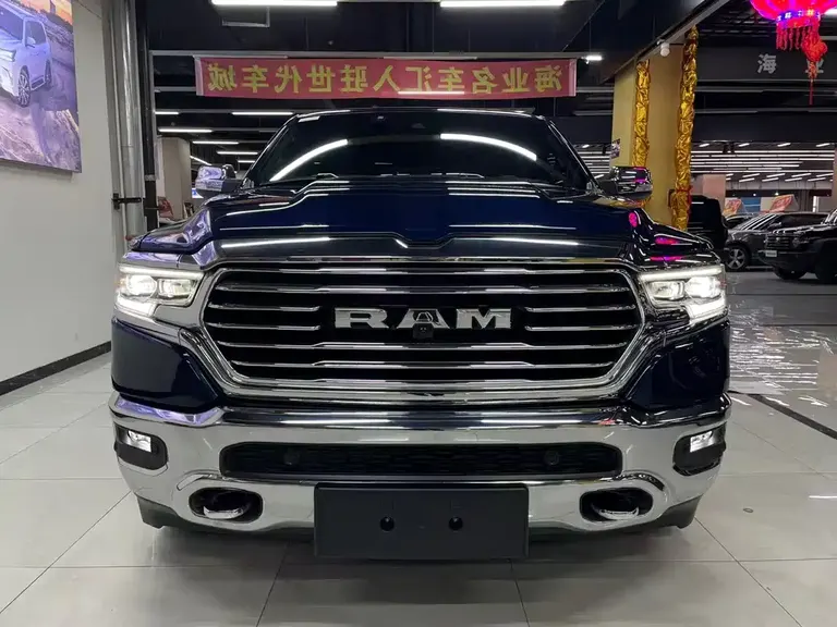 RAM Trucks 5.7 L Auto