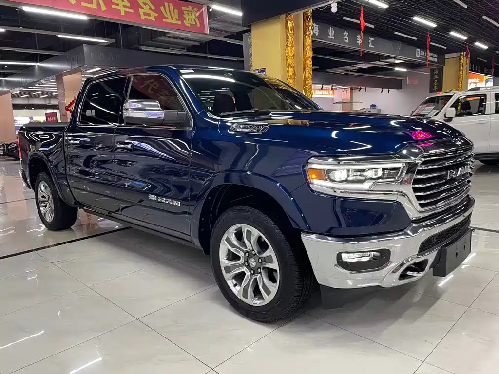 RAM Trucks 5.7 L Auto