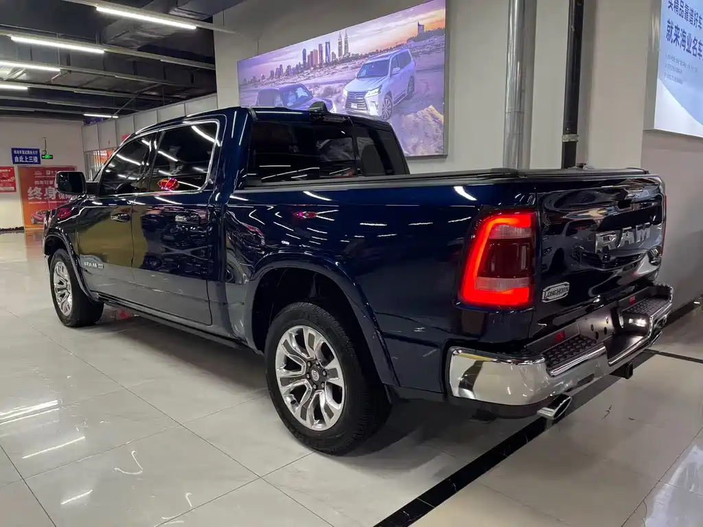 RAM Trucks 5.7 L Auto