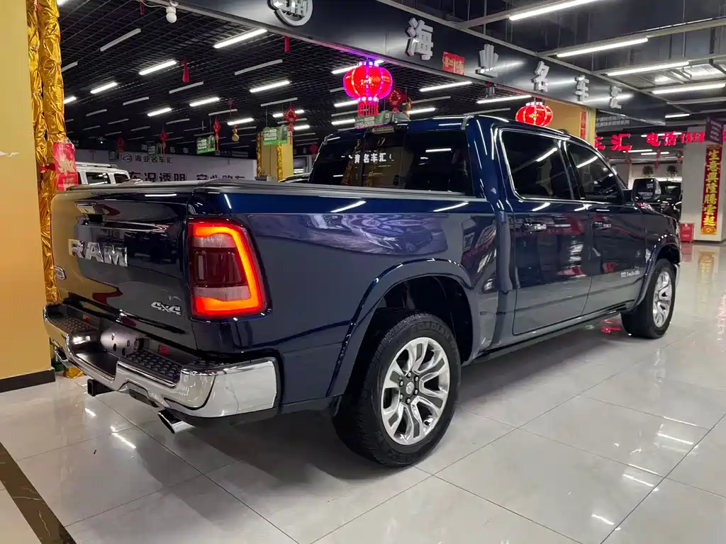 RAM Trucks 5.7 L Auto