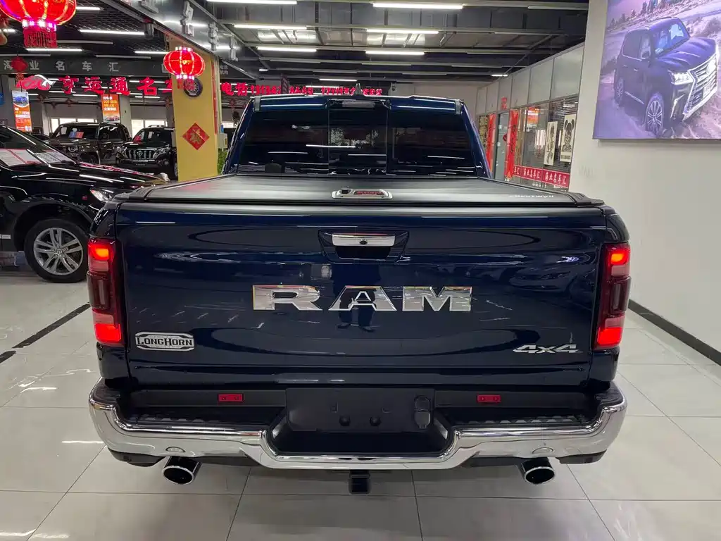RAM Trucks 5.7 L Auto