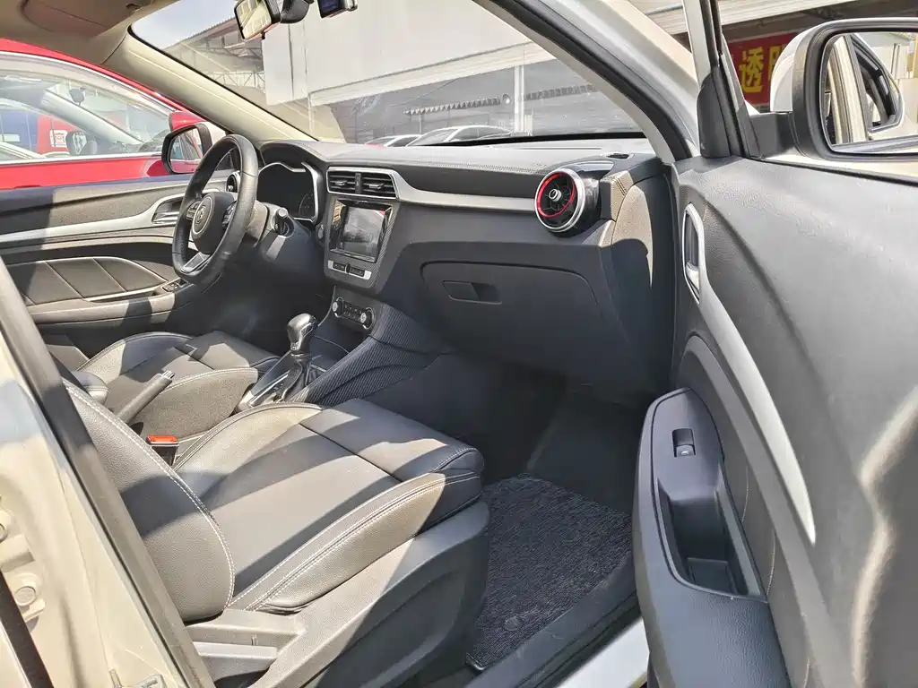 MG ZS 1.5 L Auto Premium Internet CN-V