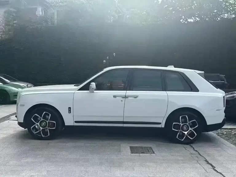 Rolls-Royce Cullinan 4-seat