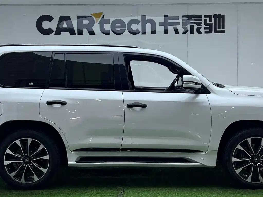 Lexus LX 570 Middle East