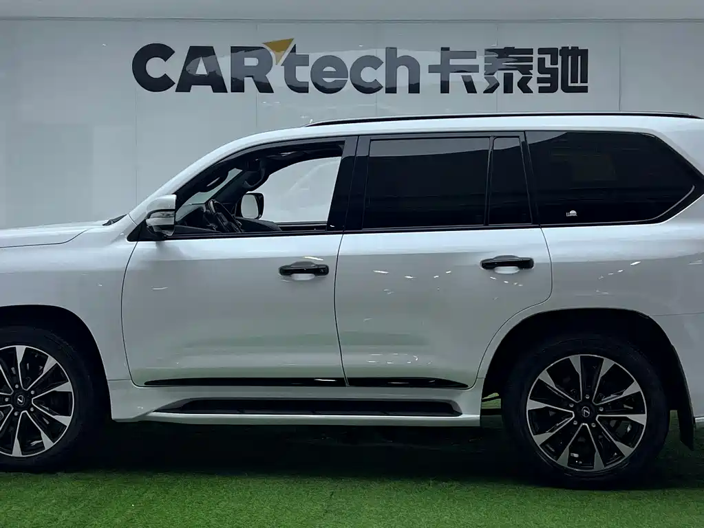 Lexus LX 570 Middle East