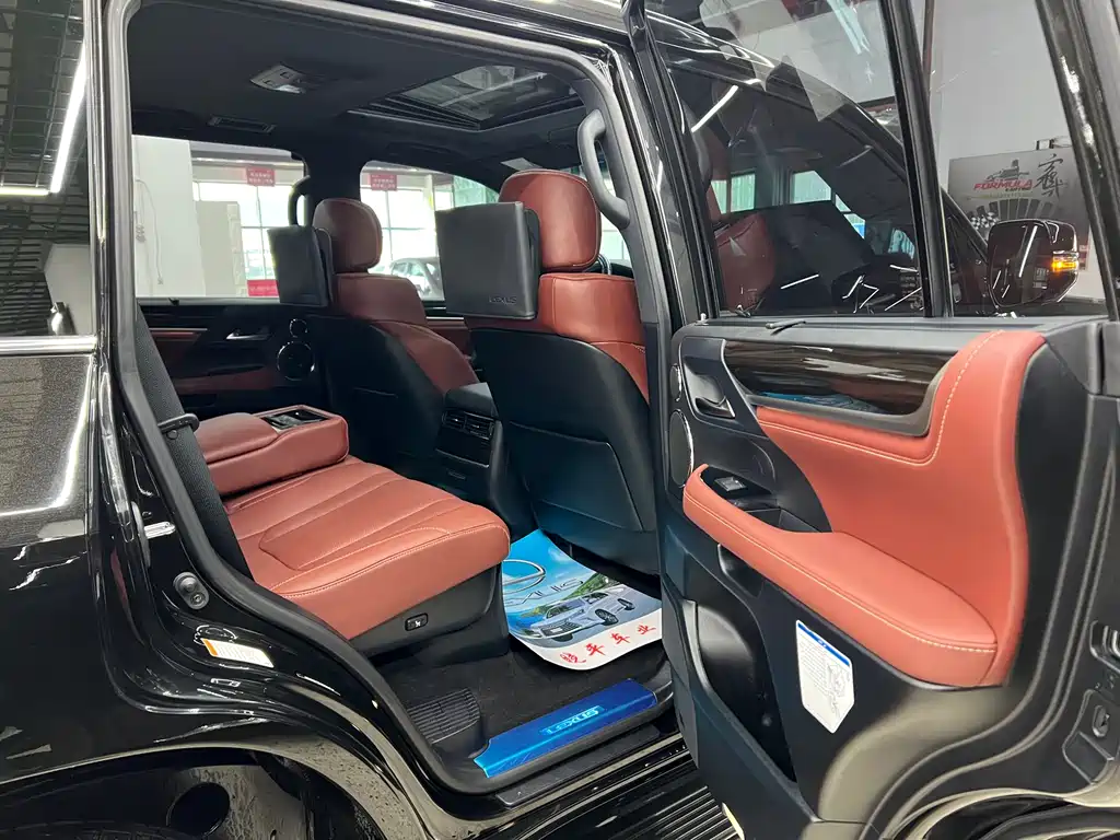 Lexus LX 570 Middle East