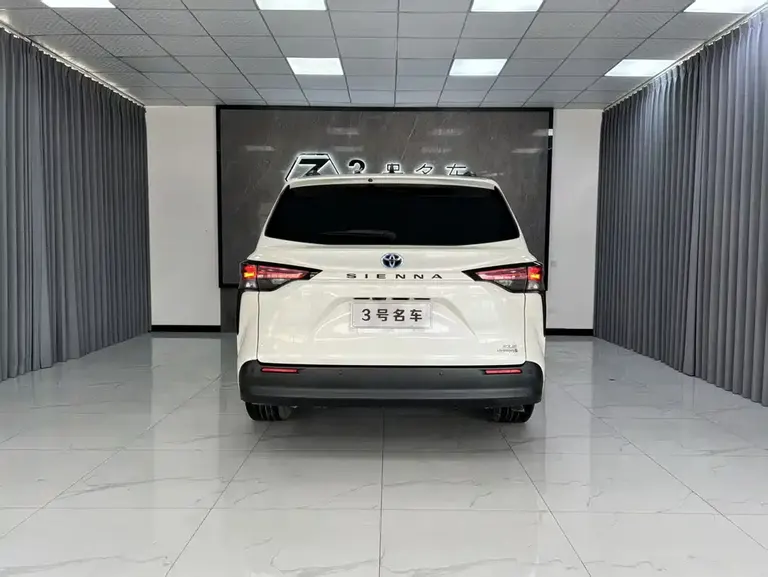Toyota SIENNA 2.5 L Auto