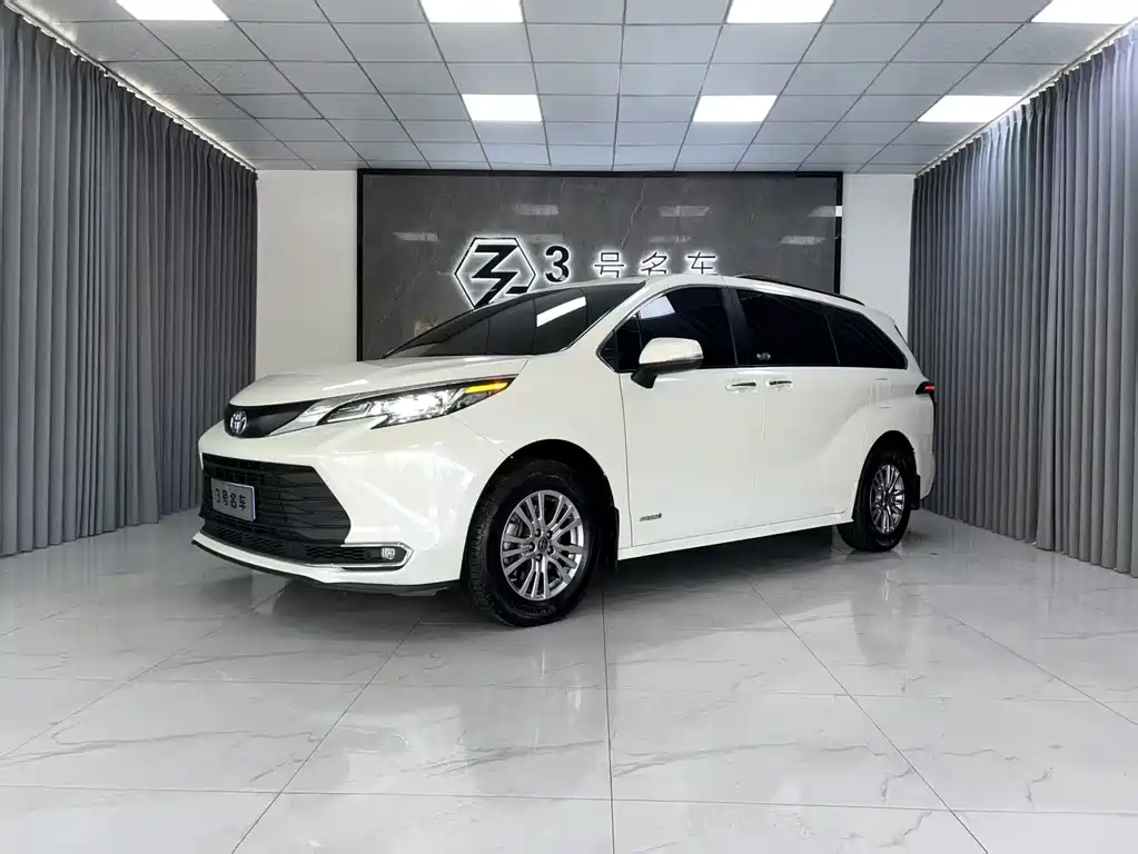 SIENNA 2.5 L Auto
