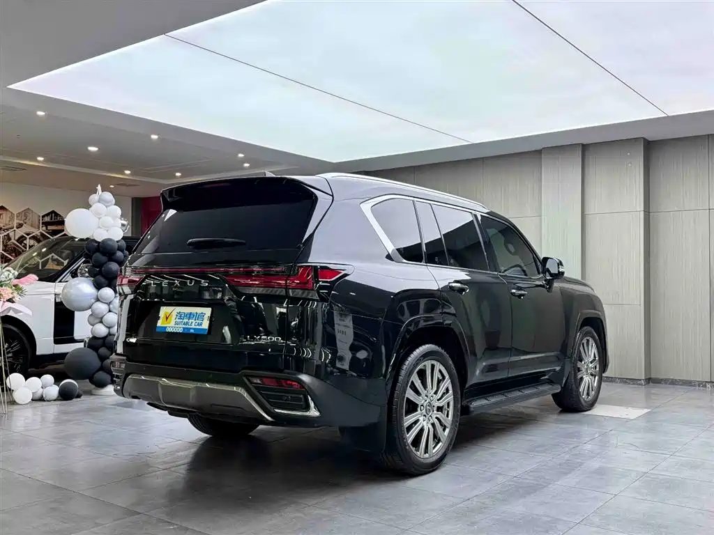 Lexus LX 600
