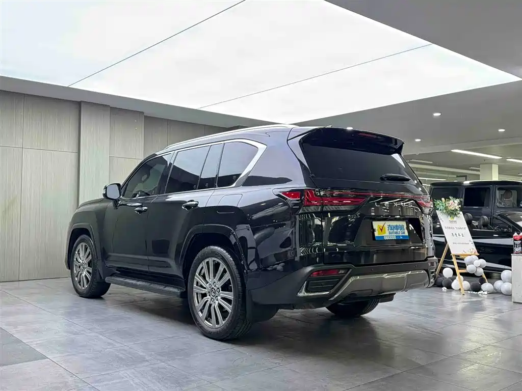Lexus LX 600