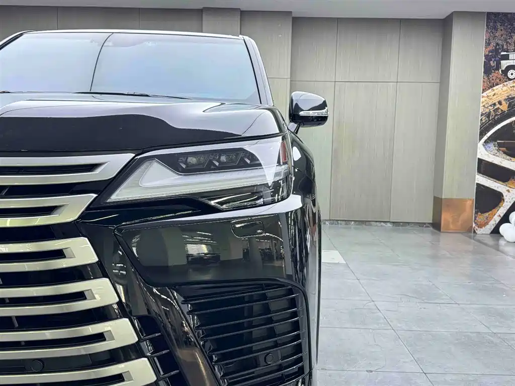 Lexus LX 600