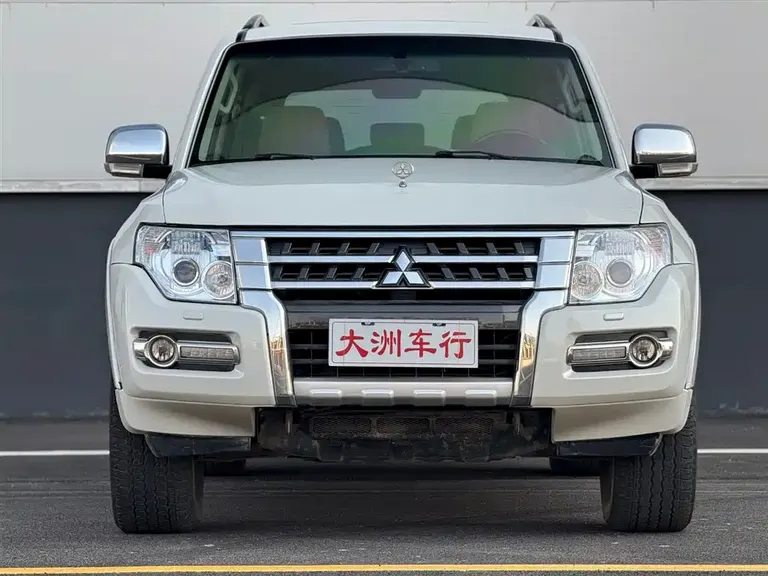Mitsubishi Pajero (Import) 3.8 L Middle East