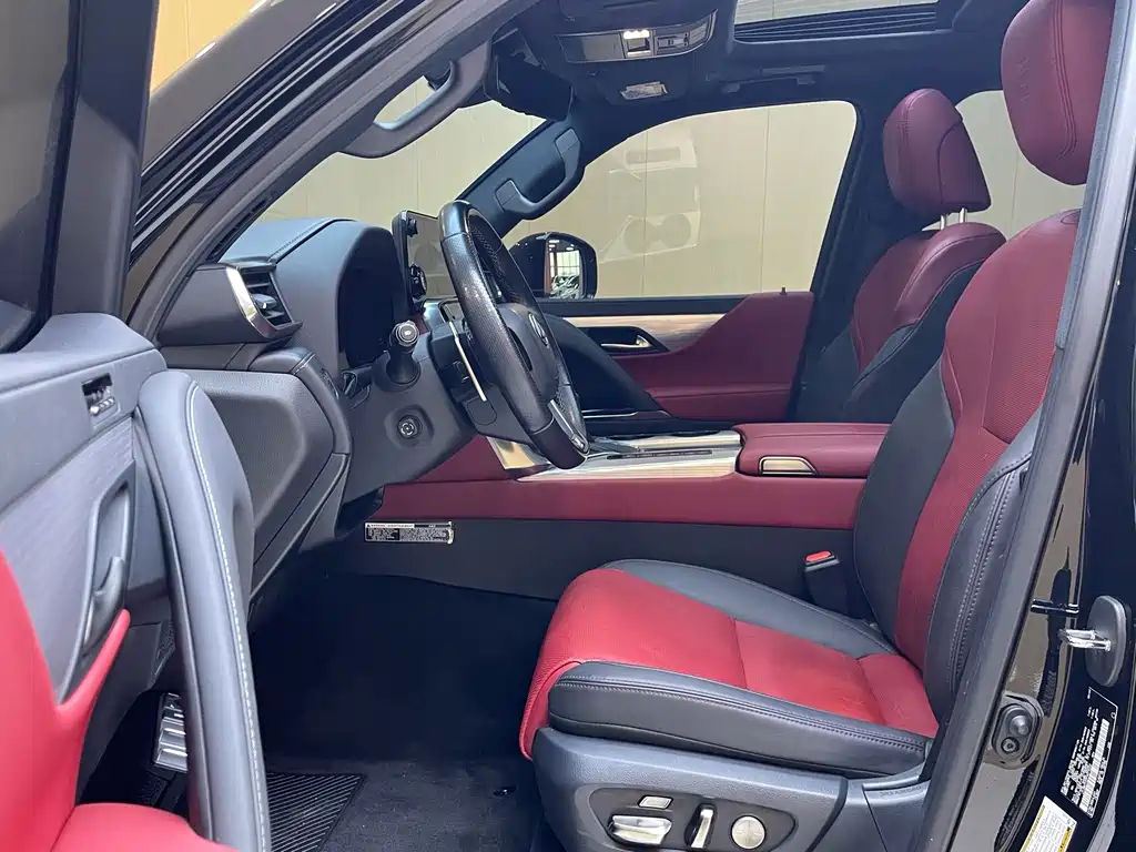 Lexus LX 600