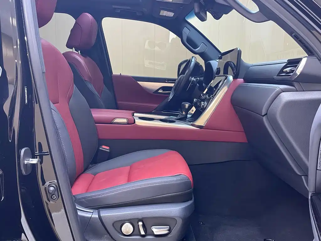 Lexus LX 600
