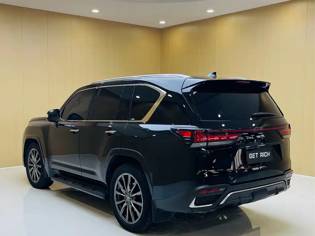 Lexus LX 600