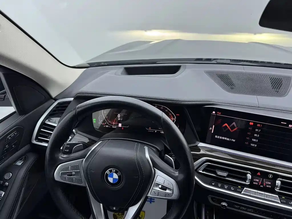 BMW X7 3.0 T US Spec