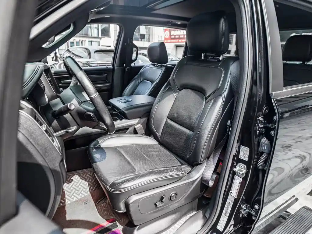 RAM Trucks 5.7 L Auto