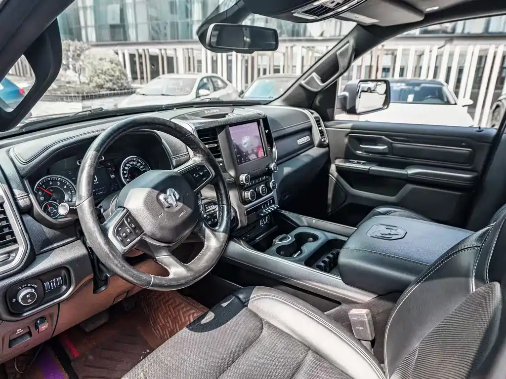 RAM Trucks 5.7 L Auto