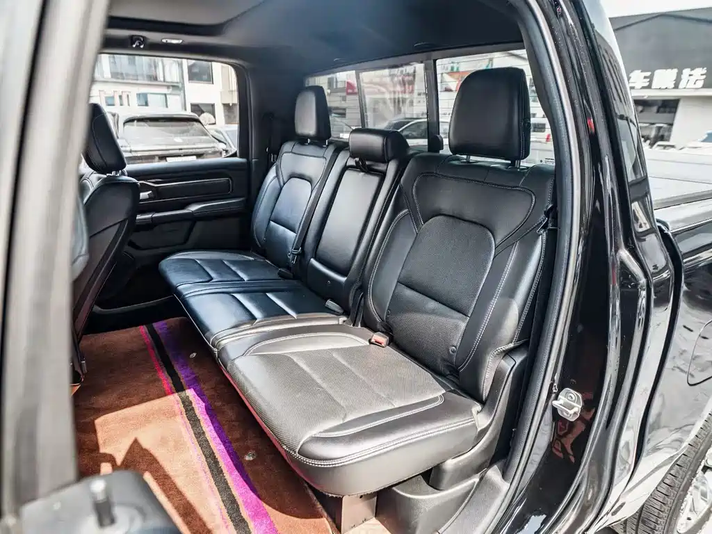 RAM Trucks 5.7 L Auto