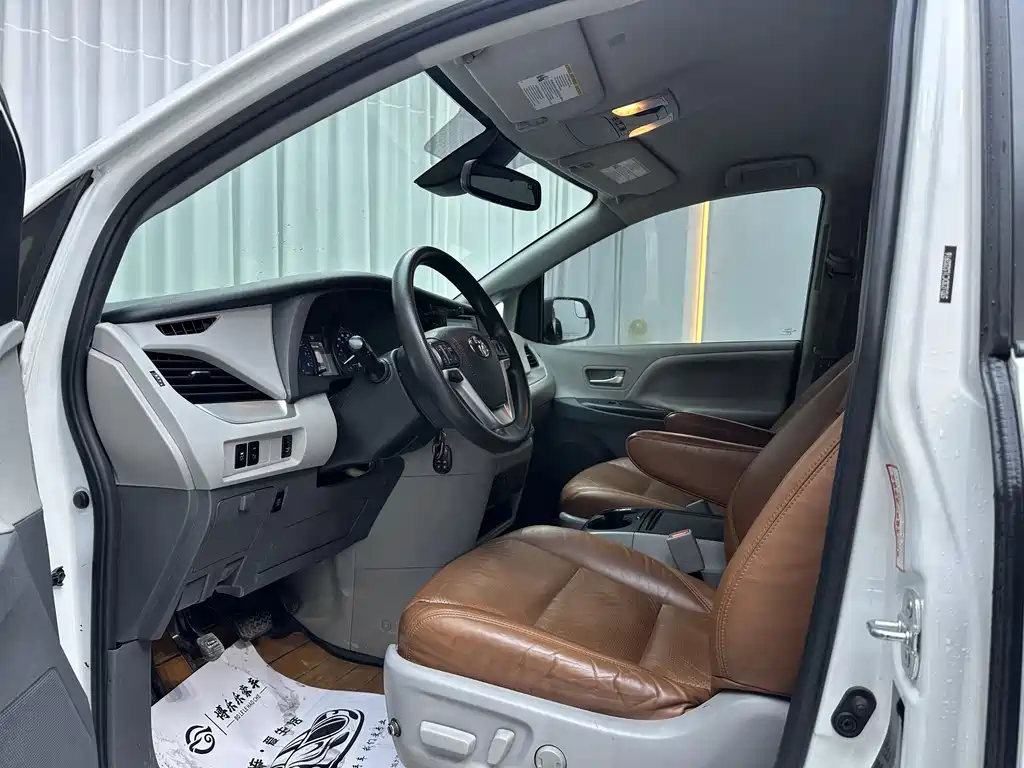 SIENNA 3.5 L Canada Spec