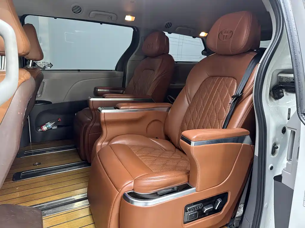 SIENNA 3.5 L Canada Spec