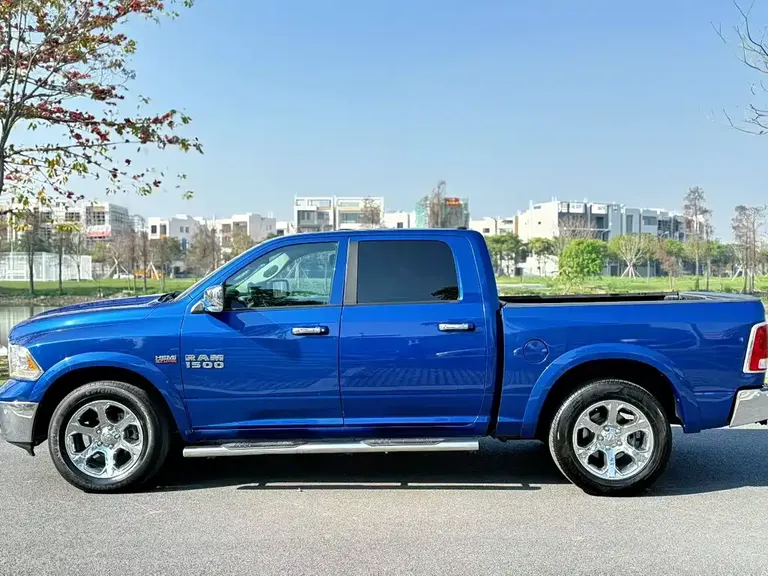 RAM Trucks 5.7 L Auto