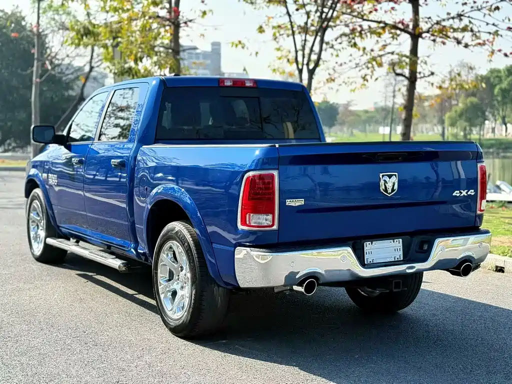 RAM Trucks 5.7 L Auto