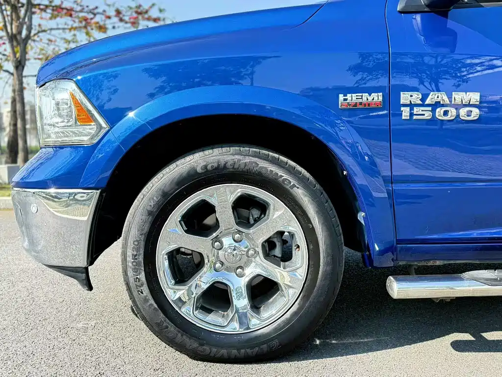 RAM Trucks 5.7 L Auto