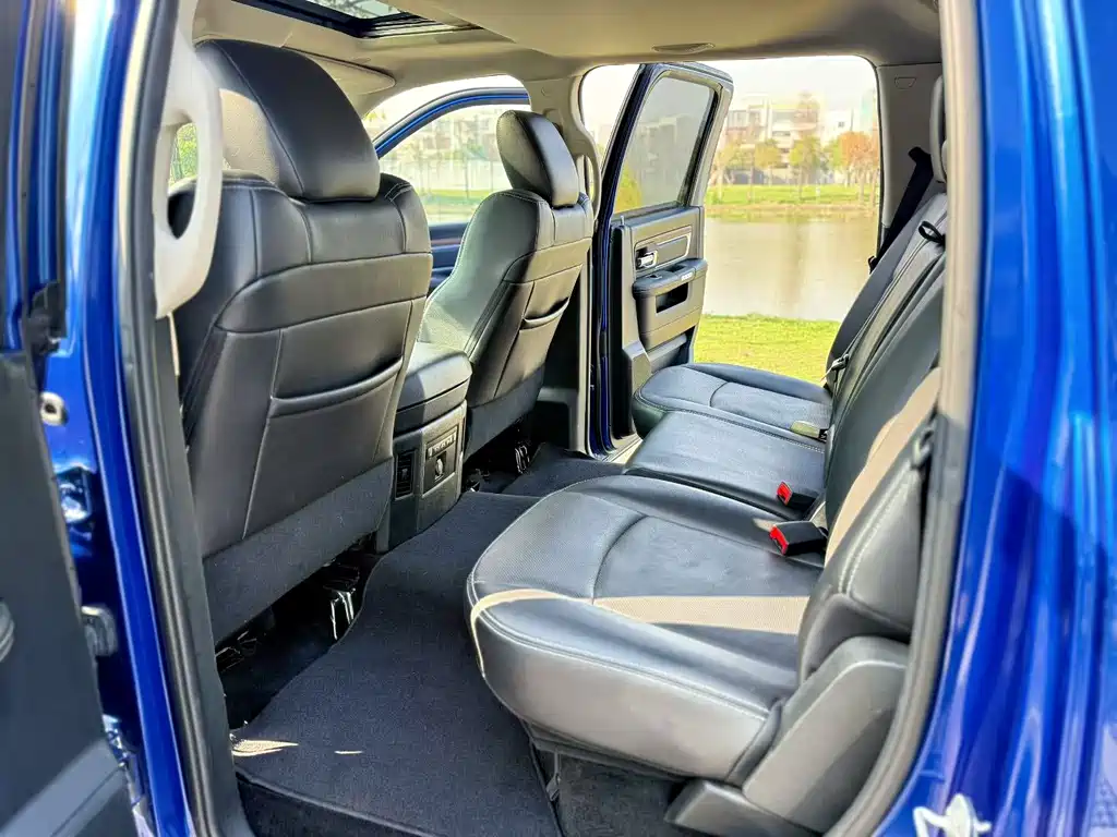 RAM Trucks 5.7 L Auto