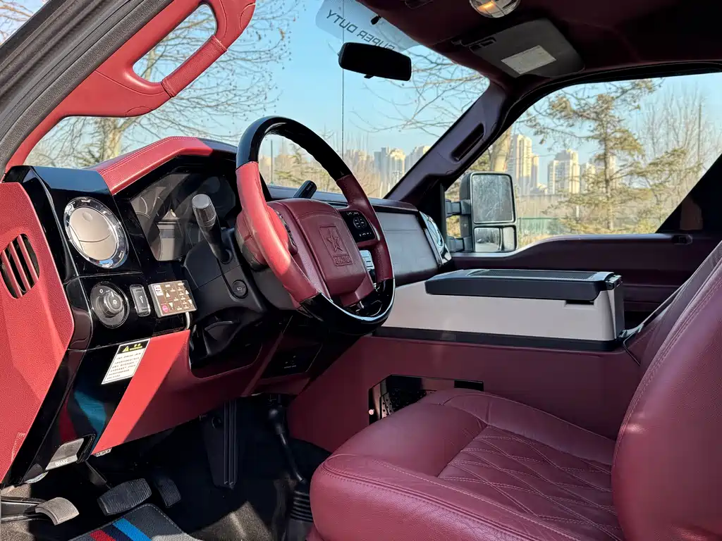 Zhanche 6.8 L Auto