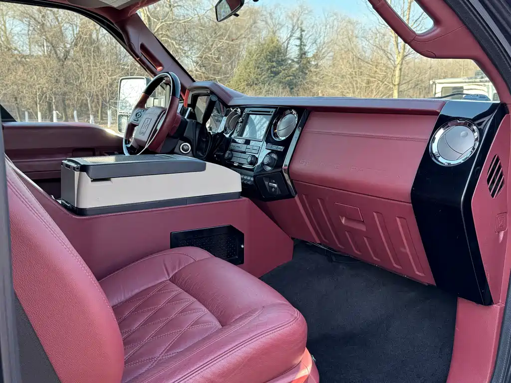 Zhanche 6.8 L Auto
