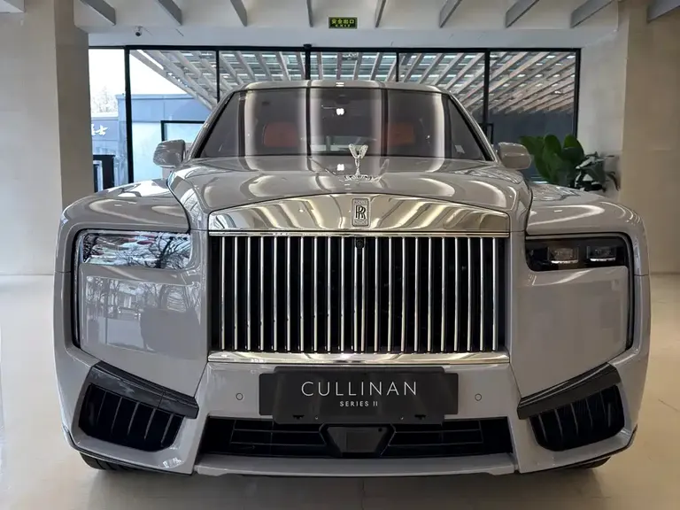 Rolls-Royce Cullinan 4-seat