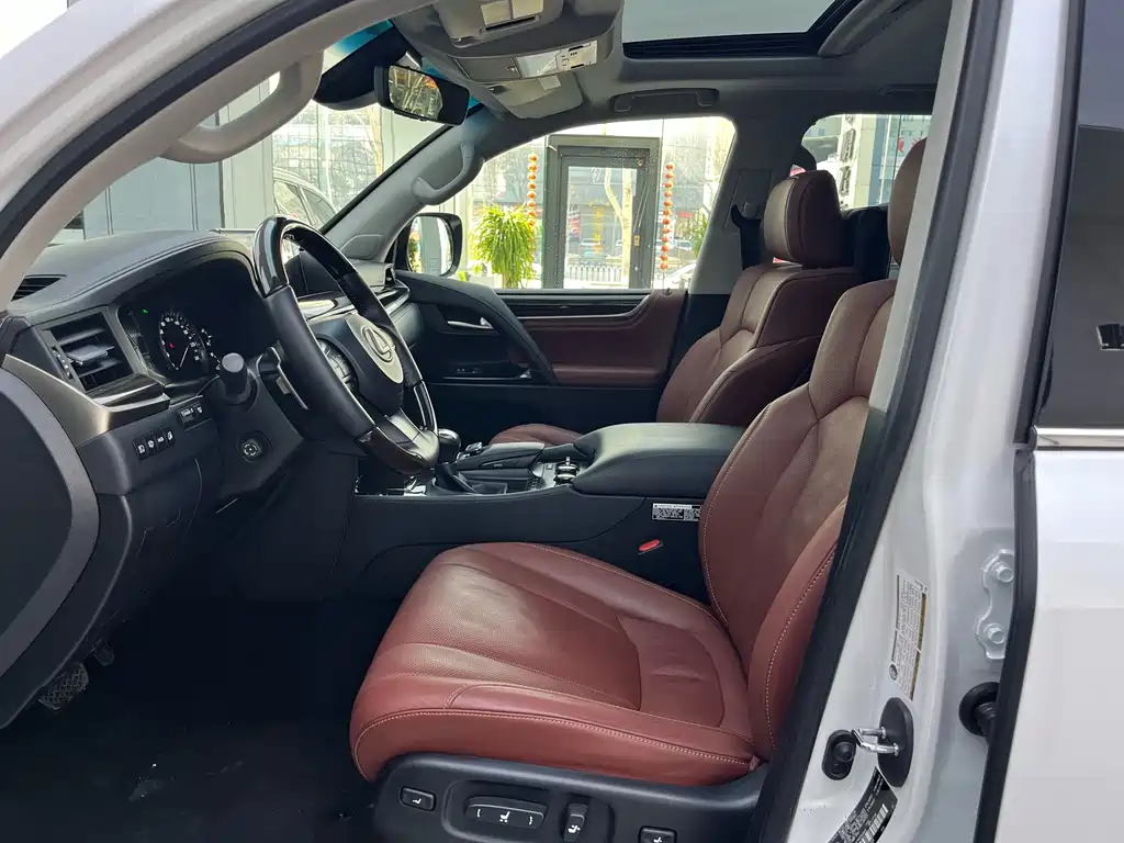 Lexus LX 570 Canada Spec