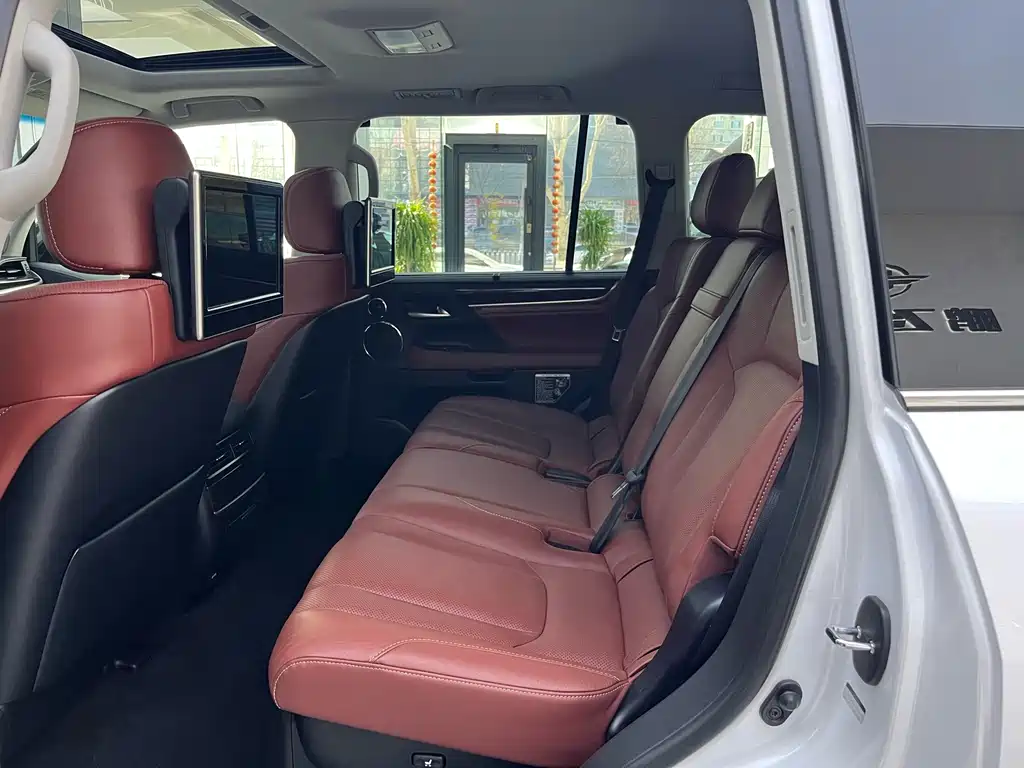 Lexus LX 570 Canada Spec