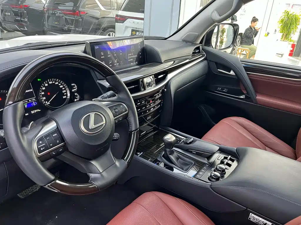 Lexus LX 570 Canada Spec