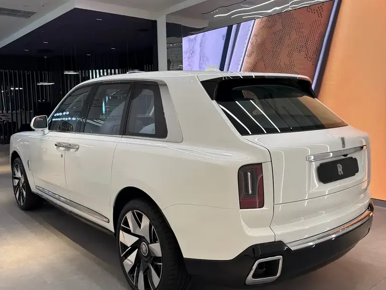 Rolls-Royce Cullinan 4-seat