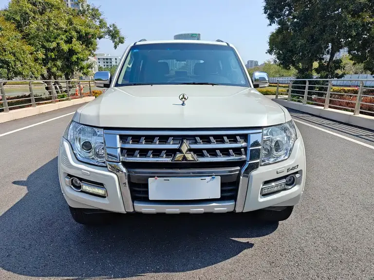 Mitsubishi Pajero (Import) 帕杰罗(进口) 2020款 3.8 L 中东版