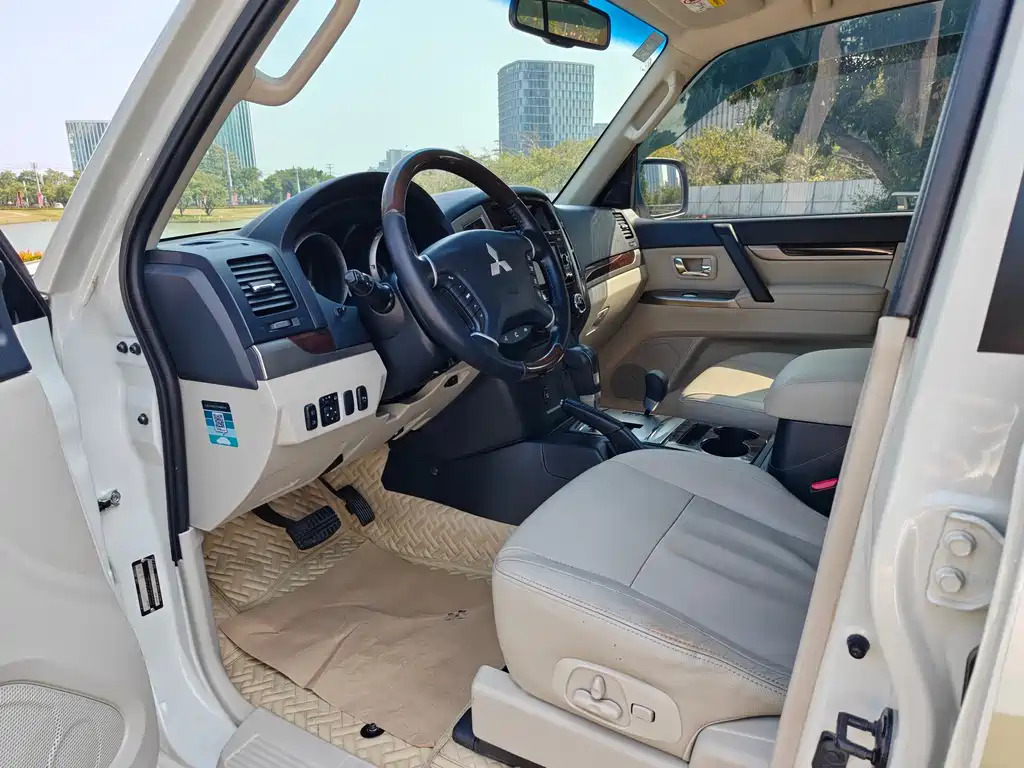Pajero (Import) 帕杰罗(进口) 2020款 3.8 L 中东版
