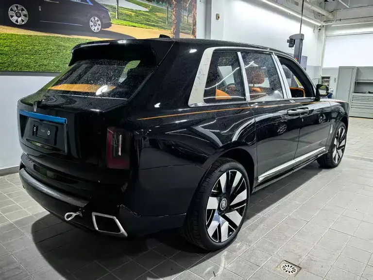 Rolls-Royce Cullinan 4-seat