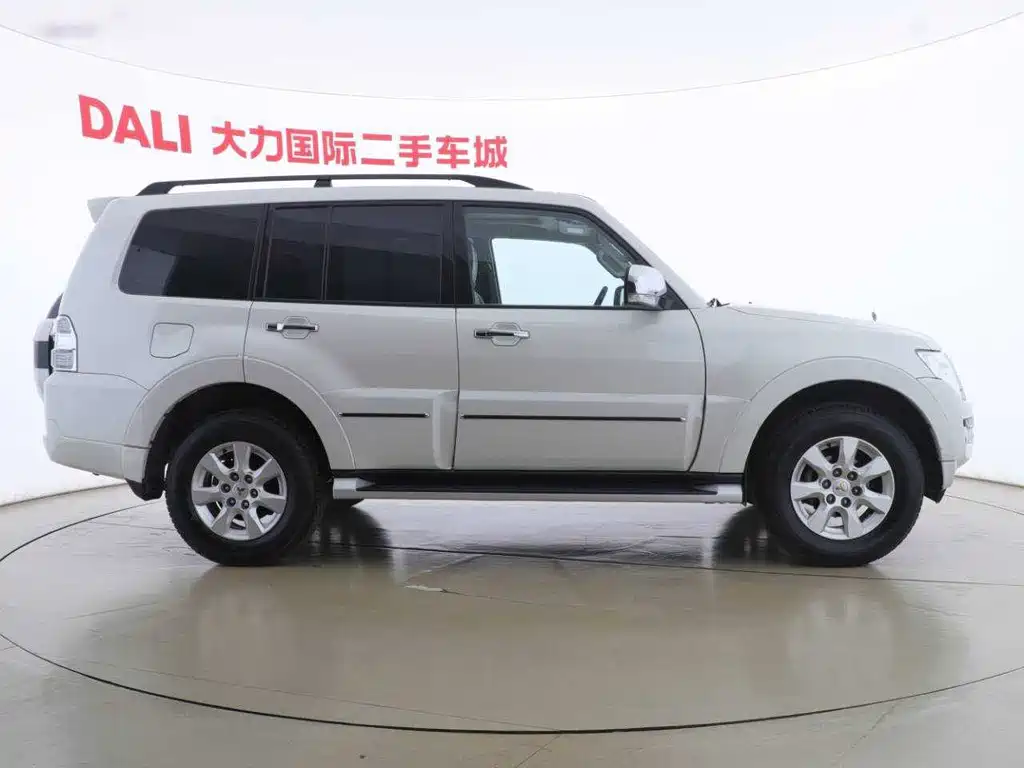 Pajero (Import) 帕杰罗(进口) V93 2021款 3.0 L 中东版